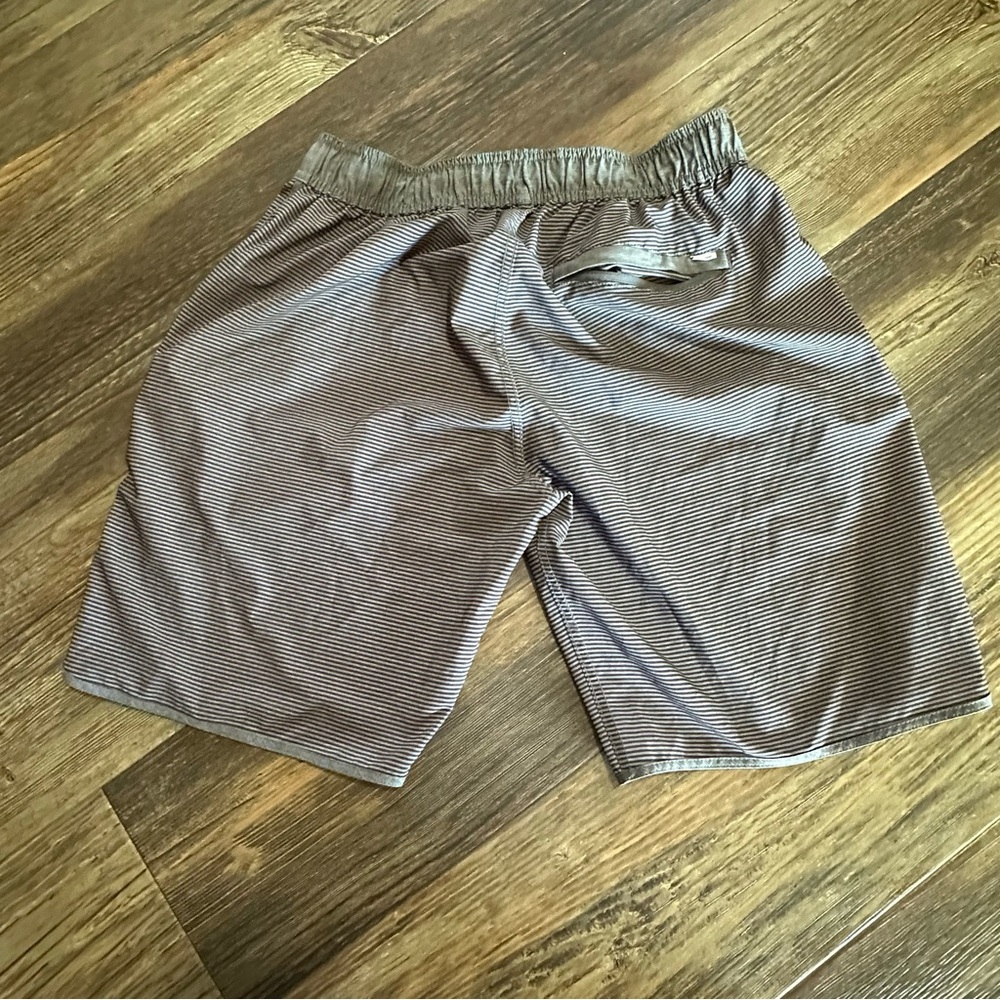 Vuori Banks striped athletic shorts Men's S gray and black running workout - Picture 4 of 11